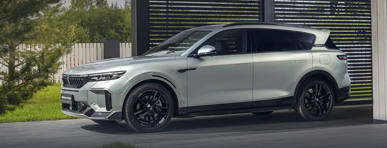 Пневмоподвеска, 510 л.с., запас хода более 1000 км с гарантией 5 лет или 100 000 км пробега. У российских дилеров появились Voyah Free Sport+